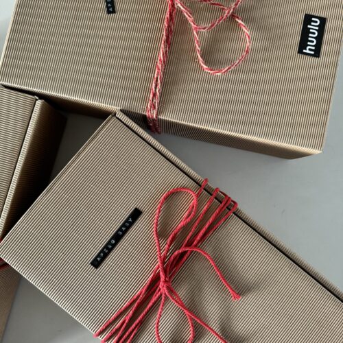 Geschenkbox - Ready, Set, Glow! - Shea Butter + Einhorn Menstruationstasse klein + Cidre Fermier